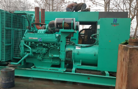 上城发电机组如何判断水冷式机油散热器内部是否需要清洗？